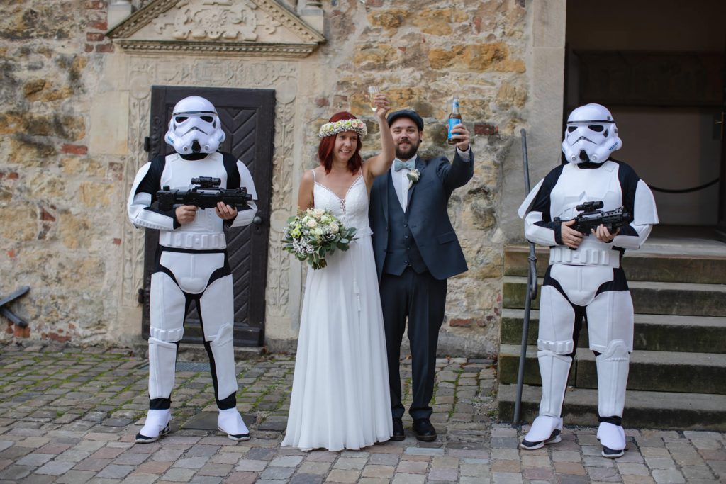 Sturmtruppler auf Hochzeit