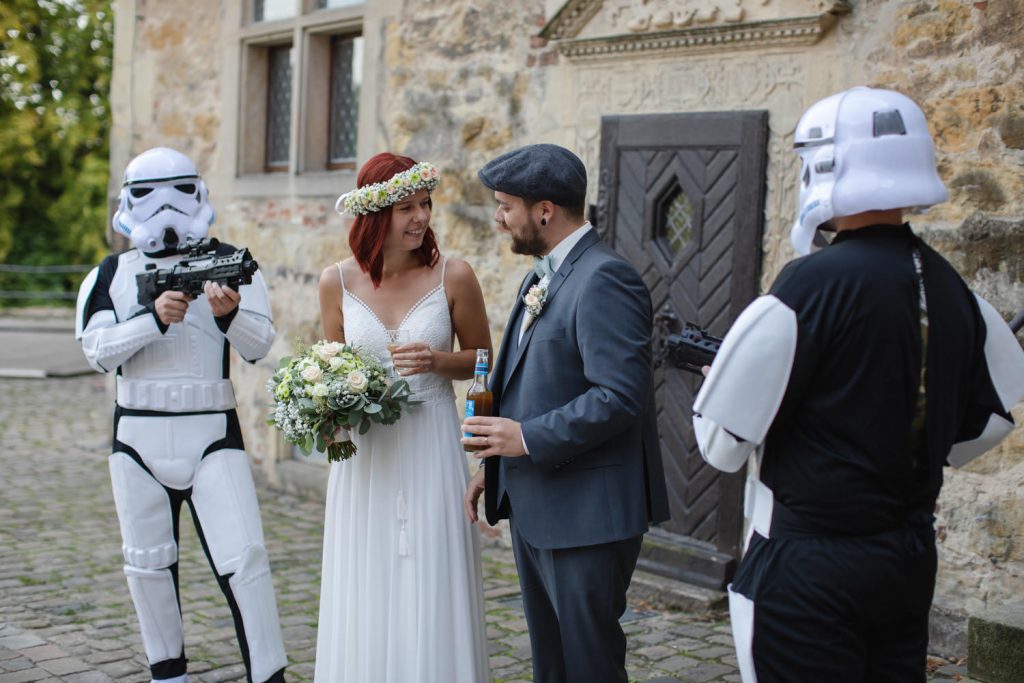 Sturmtruppler auf Hochzeit