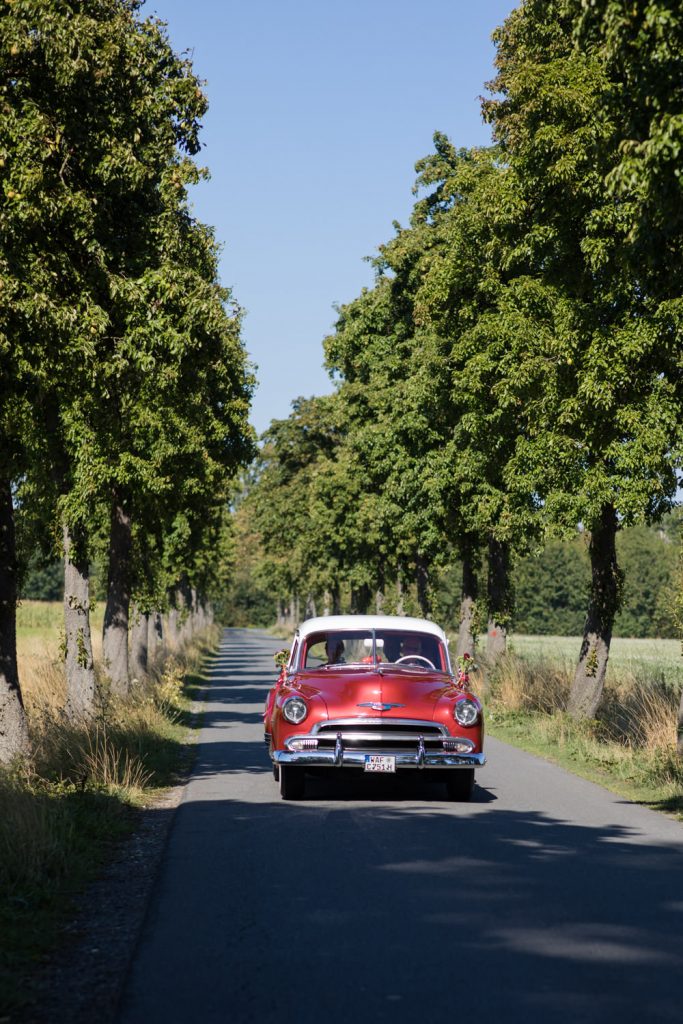 rotes Hochzeitsauto